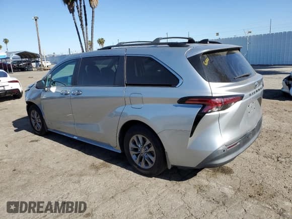 ✅ 2021 Toyota Sienna XLE • VIN: 5TDJRKEC8MS058563 • Lot: 56932015. Listed on Copart with 57,319 mi. Free auction sales archive from the USA and detailed vehicle history report at DreamBid. Image 2.