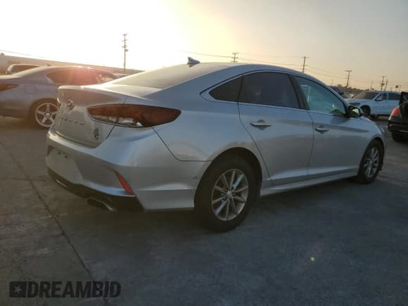 ✅ 2018 Hyundai Sonata SE • VIN: 5NPE24AF5JH705973 • Лот: 91629055. Опубликован ранее на Copart с пробегом 93 930 миль. Бесплатный доступ к архиву аукционных продаж из США и подробный отчёт об истории автомобиля на DreamBid. Изображение 3.