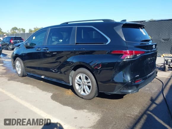 ✅ 2022 Toyota Sienna XSE • VIN: 5TDXSKFC2NS044270 • Lot: 43699989. Listed on IAAI with 5,561 mi. Free auction sales archive from the USA and detailed vehicle history report at DreamBid. Image 3.