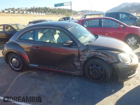 ✅ 2013 Volkswagen Beetle 2.5L • VIN: 3VWJP7AT4DM613997 • Lot: 41290895. Listed on IAAI with 187,060 mi. Free auction sales archive from the USA and detailed vehicle history report at DreamBid. Image 13.