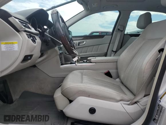 ✅ 2014 Mercedes-Benz E 550 Sport • VIN: WDDHF9BB2EA945964 • Lot: 85159655. Wystawiony na Copart z przebiegiem 97 702 mil. Bezpłatny archiwum sprzedaży aukcyjnych z USA i szczegółowy raport historii pojazdu na DreamBid. Zdjęcie 7.