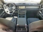 ✅ 2024 Land Rover Defender S • VIN: SALEJ7EX8R2344333 • Lot: 80922025. Wystawiony na Copart z przebiegiem 13 978 mil. Bezpłatny archiwum sprzedaży aukcyjnych z USA i szczegółowy raport historii pojazdu na DreamBid. Zdjęcie 8.