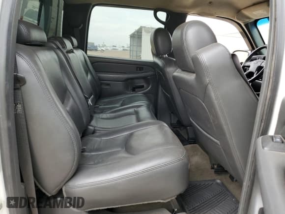 ✅ 2005 Chevrolet Silverado 2500HD LS • VIN: 1GCHK23U25F851308 • Lot: 68321325. Wystawiony na Copart z przebiegiem 255 749 mil. Bezpłatny archiwum sprzedaży aukcyjnych z USA i szczegółowy raport historii pojazdu na DreamBid. Zdjęcie 10.