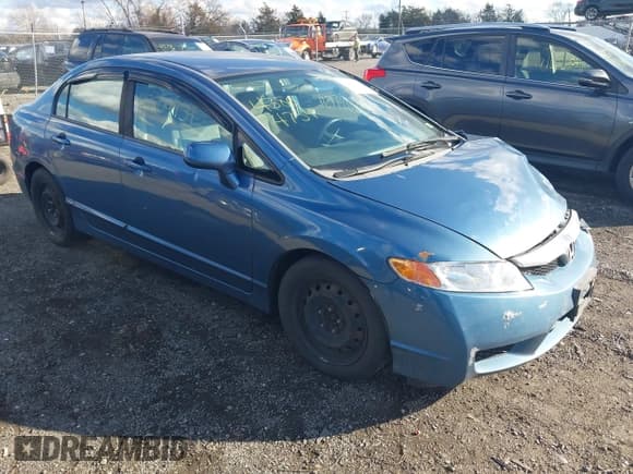 ✅ 2011 Honda Civic LX • VIN: 19XFA1F52BE037187 • Lot: 43804754. Wystawiony na IAAI z przebiegiem 210 849 mil. Bezpłatny archiwum sprzedaży aukcyjnych z USA i szczegółowy raport historii pojazdu na DreamBid. Zdjęcie 1.