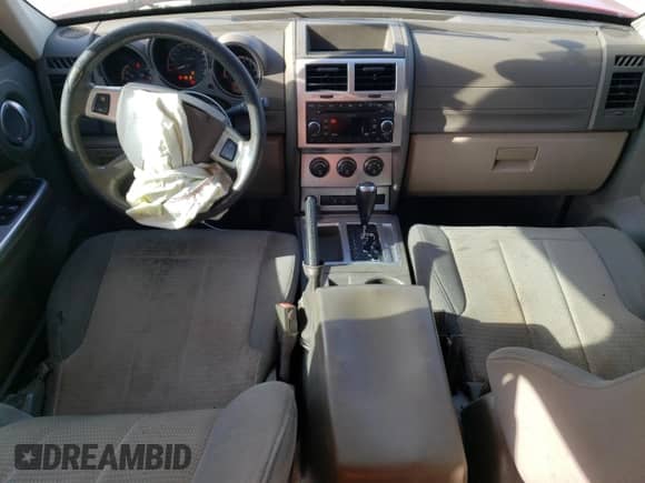 2007 Dodge Nitro SLT с VIN 1D8GT58K77W614187, выставлен на аукционе Copart как лот 65040384 с пробегом 237 149 миль миль и На запчасти • Non repairable. История ставок и продаж доступна на DreamBid. Изображение 8.