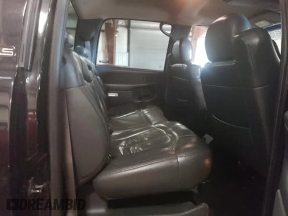 ✅ 2001 Chevrolet Silverado 2500HD • VIN: 1GCHK23121F152745 • Lot: 86510024. Wystawiony na Copart z przebiegiem 329 150 mil. Bezpłatny archiwum sprzedaży aukcyjnych z USA i szczegółowy raport historii pojazdu na DreamBid. Zdjęcie 10.