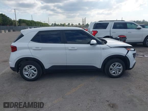 ✅ 2024 Hyundai Venue Essential • VIN: KMHRB8A39RU299269 • Lot: 41283043. Listed on IAAI with 6,510 mi. Free auction sales archive from the USA and detailed vehicle history report at DreamBid. Image 14.