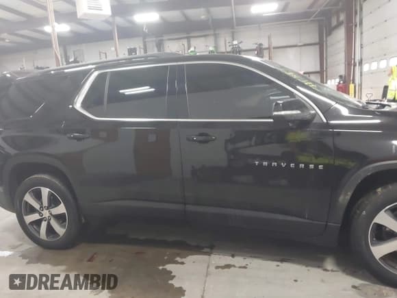 ✅ 2022 Chevrolet Traverse LT • VIN: 1GNEVHKW3NJ124361 • Lot: 41033053. Wystawiony na IAAI z przebiegiem 27 869 mil. Bezpłatny archiwum sprzedaży aukcyjnych z USA i szczegółowy raport historii pojazdu na DreamBid. Zdjęcie 13.