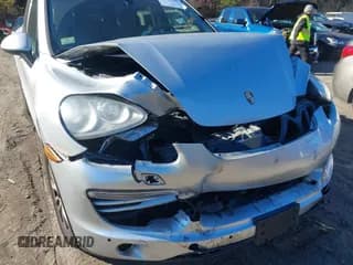 ✅ 2013 Porsche Cayenne • VIN: WP1AA2A28DLA11909 • Lot: 43743301. Listed on IAAI with 121,479 mi. Free auction sales archive from the USA and detailed vehicle history report at DreamBid. Image 6.