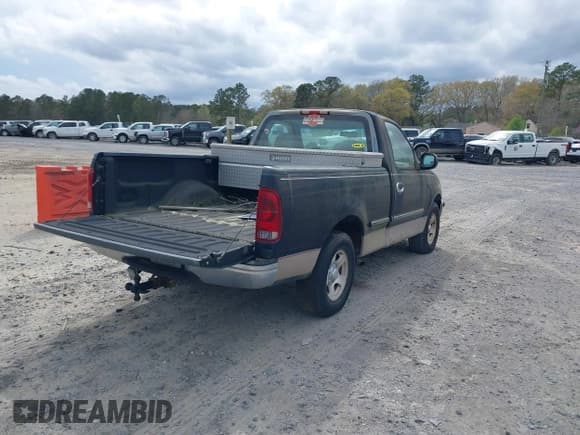 ✅ 1997 Ford F-150 • VIN: 1FTDF1762VNC69885 • Lot: 41845528. Wystawiony na IAAI z przebiegiem 181 385 mil. Bezpłatny archiwum sprzedaży aukcyjnych z USA i szczegółowy raport historii pojazdu na DreamBid. Zdjęcie 4.