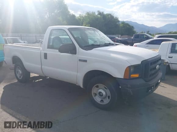 ✅ 2005 Ford F-250 XL • VIN: 1FTNF20525EB74898 • Lot: 42775987. Wystawiony na IAAI z przebiegiem 171 163 mil. Bezpłatny archiwum sprzedaży aukcyjnych z USA i szczegółowy raport historii pojazdu na DreamBid. Zdjęcie 1.
