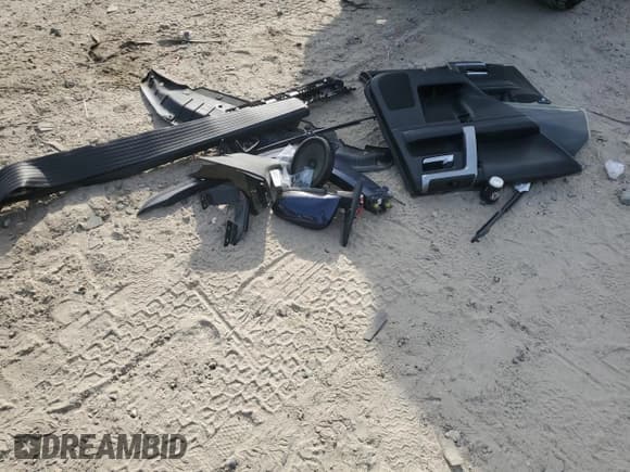 ✅ 2016 Toyota 4Runner Limited • VIN: JTEBU5JR0G5287677 • Lot: 85691205. Listed on Copart with 86,666 mi. Free auction sales archive from the USA and detailed vehicle history report at DreamBid. Image 13.