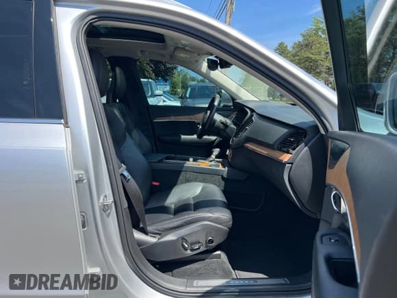 ✅ 2021 Volvo XC90 Momentum • VIN: YV4102CK7M1688329 • Лот: 61495905. Опубликован ранее на Copart с пробегом 97 604 миль. Бесплатный доступ к архиву аукционных продаж из США и подробный отчёт об истории автомобиля на DreamBid. Изображение 5.