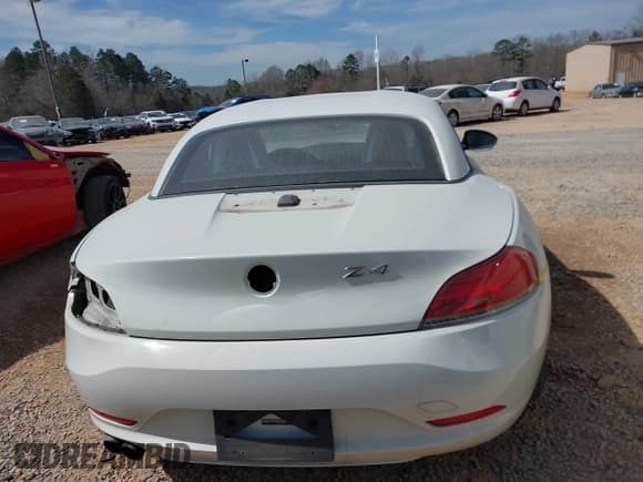 ✅ 2011 BMW Z4 sDrive30i • VIN: WBALM5C55BE380154 • Lot: 41815724. Listed on IAAI with 118,062 mi. Free auction sales archive from the USA and detailed vehicle history report at DreamBid. Image 17.