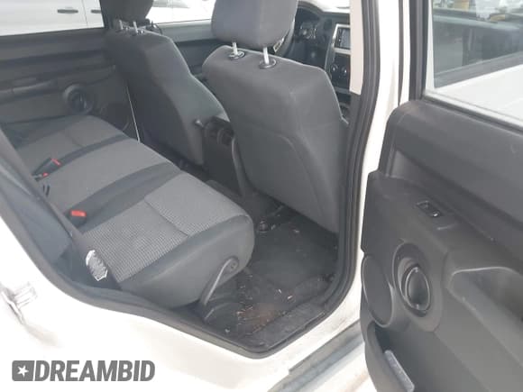 ✅ 2008 Jeep Commander Sport • VIN: 1J8HH48K08C220430 • Lot: 42999434. Wystawiony na IAAI z przebiegiem 142 041 mil. Bezpłatny archiwum sprzedaży aukcyjnych z USA i szczegółowy raport historii pojazdu na DreamBid. Zdjęcie 8.