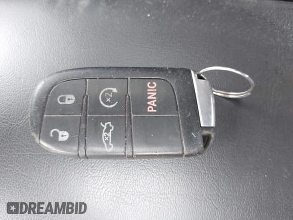 ✅ 2015 Dodge Challenger R/T Plus • VIN: 2C3CDZBT1FH703273 • Lot: 42924242. Wystawiony na IAAI z przebiegiem 130 088 mil. Bezpłatny archiwum sprzedaży aukcyjnych z USA i szczegółowy raport historii pojazdu na DreamBid. Zdjęcie 11.