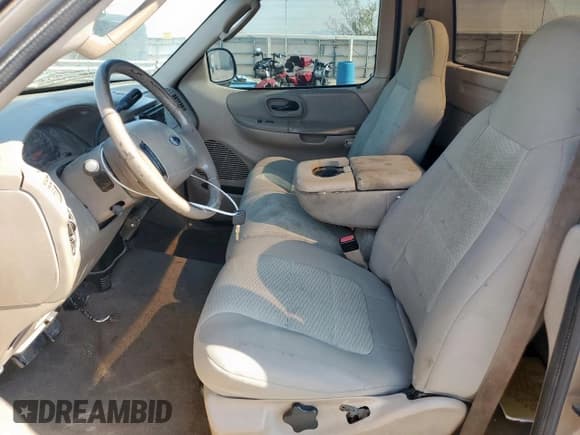 ✅ 2004 Ford F-150 XL • VIN: 2FTRF17WX4CA32734 • Lot: 68479145. Wystawiony na Copart z przebiegiem 124 125 mil. Bezpłatny archiwum sprzedaży aukcyjnych z USA i szczegółowy raport historii pojazdu na DreamBid. Zdjęcie 7.