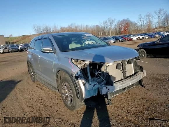 ✅ 2018 Toyota Highlander LE • VIN: 5TDBZRFH9JS874894 • Lot: 92999305. Wystawiony na Copart z przebiegiem 73 491 mil. Bezpłatny archiwum sprzedaży aukcyjnych z USA i szczegółowy raport historii pojazdu na DreamBid. Zdjęcie 15.