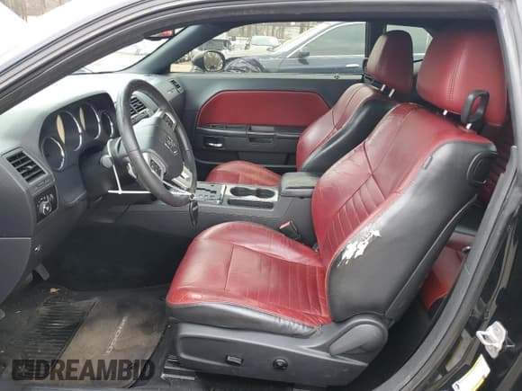 ✅ 2013 Dodge Challenger Rallye Redline • VIN: 2C3CDYAG6DH524612 • Lot: 43783305. Wystawiony na Copart z przebiegiem 142 971 mil. Bezpłatny archiwum sprzedaży aukcyjnych z USA i szczegółowy raport historii pojazdu na DreamBid. Zdjęcie 7.