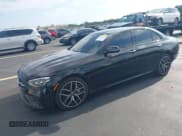 ✅ 2022 Mercedes-Benz E 350 • VIN: W1KZF8DBXNB075709 • Lot: 42354710. Wystawiony na IAAI z przebiegiem 69 303 mil. Bezpłatny archiwum sprzedaży aukcyjnych z USA i szczegółowy raport historii pojazdu na DreamBid. Zdjęcie 2.