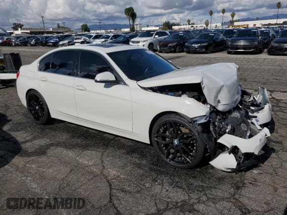 ✅ 2018 BMW 3 Series 330i • VIN: WBA8B9C52JK677305 • Lot: 92605575. Listed on Copart with 55,335 mi. Free auction sales archive from the USA and detailed vehicle history report at DreamBid. Image 4.