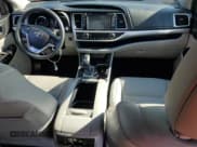 ✅ 2015 Toyota Highlander XLE • VIN: 5TDJKRFH9FS187325 • Lot: 86814425. Listed on Copart with 98,057 mi. Free auction sales archive from the USA and detailed vehicle history report at DreamBid. Image 8.