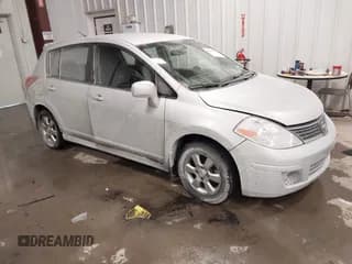 ✅ 2007 Nissan Versa SL • VIN: 3N1BC13E27L404639 • Lot: 43867750. Listed on IAAI with 133,879 mi. Free auction sales archive from the USA and detailed vehicle history report at DreamBid. Image 1.