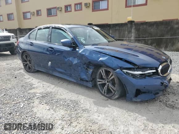 2022 BMW 3 Series 330i z VIN 3MW5R1J02N8C40435, wystawiony jako Copart lot #70088945 z przebiegiem Nie podano mil oraz Nie do naprawy • Non repairable. Historia ofert i sprzedaży dostępna na DreamBid. Obrazek 4.