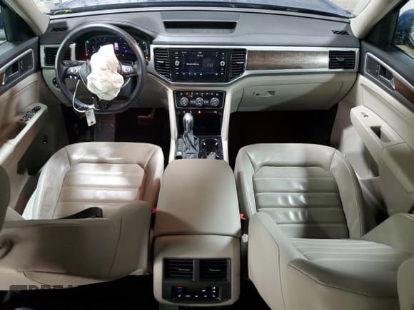 ✅ 2019 Volkswagen Atlas SEL Premium • VIN: 1V2NR2CA7KC585008 • Lot: 92229565. Wystawiony na Copart z przebiegiem 92 731 mil. Bezpłatny archiwum sprzedaży aukcyjnych z USA i szczegółowy raport historii pojazdu na DreamBid. Zdjęcie 8.