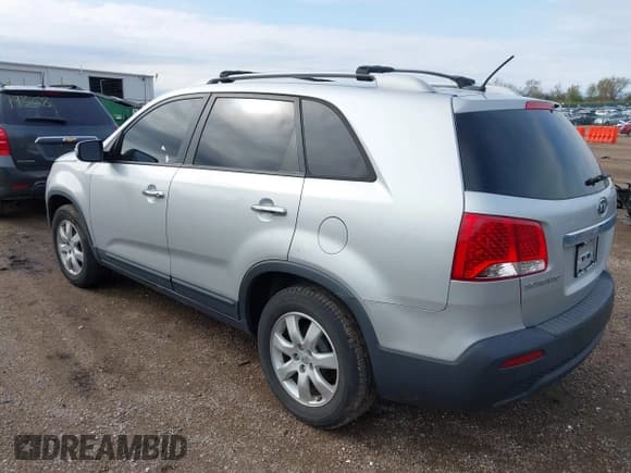 ✅ 2012 Kia Sorento LX • VIN: 5XYKT4A61CG215217 • Лот: 42103645. Опубликован ранее на IAAI с пробегом 200 758 миль. Бесплатный доступ к архиву аукционных продаж из США и подробный отчёт об истории автомобиля на DreamBid. Изображение 3.