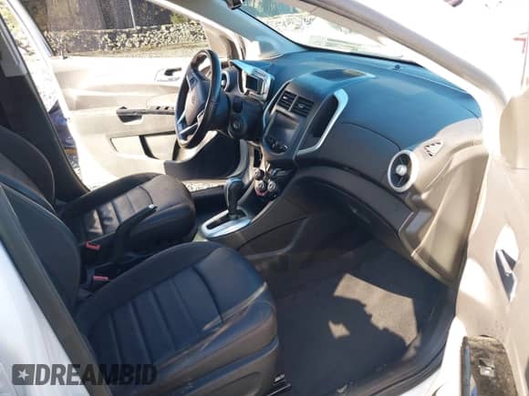 ✅ 2013 Chevrolet Sonic RS • VIN: 1G1JG6SB1D4234804 • Lot: 41430485. Wystawiony na IAAI z przebiegiem 68 027 mil mil. Skorzystaj z bezpłatnego archiwum sprzedaży aukcyjnych z USA i zobacz szczegółowy raport historii pojazdu na DreamBid. Zdjęcie 5.