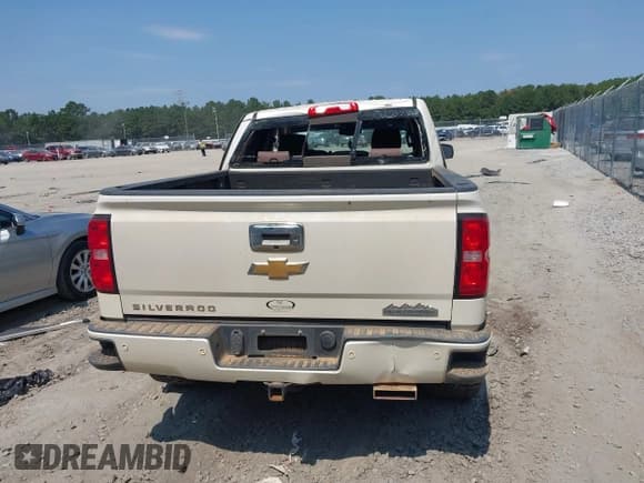 ✅ 2015 Chevrolet Silverado 1500 High Country • VIN: 3GCUKTEC2FG302930 • Лот: 43233337. Опубликован ранее на IAAI с пробегом 137 425 миль. Бесплатный доступ к архиву аукционных продаж из США и подробный отчёт об истории автомобиля на DreamBid. Изображение 16.