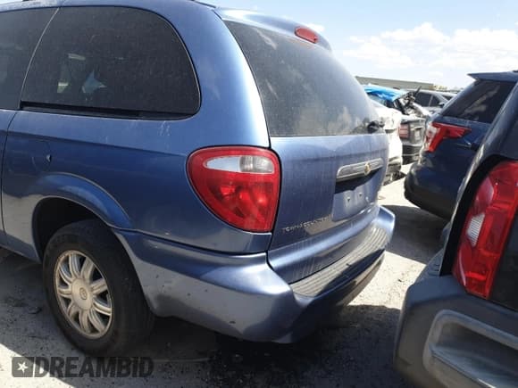 ✅ 2007 Chrysler Town & Country Touring • VIN: 2A8GP54L67R305894 • Lot: 49540285. Listed on Copart with Not provided. Free auction sales archive from the USA and detailed vehicle history report at DreamBid. Image 6.