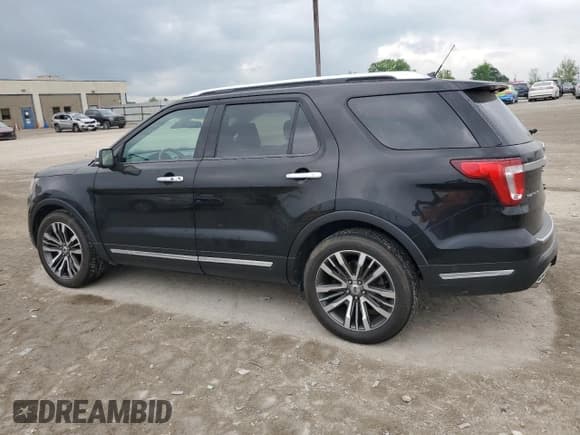 ✅ 2018 Ford Explorer Platinum • VIN: 1FM5K8HT0JGA40158 • Lot: 56282075. Wystawiony na Copart z przebiegiem 109 769 mil. Bezpłatny archiwum sprzedaży aukcyjnych z USA i szczegółowy raport historii pojazdu na DreamBid. Zdjęcie 2.