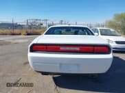 ✅ 2013 Dodge Challenger SXT • VIN: 2C3CDYAGXDH530476 • Lot: 41305751. Wystawiony na IAAI z przebiegiem Nie podano. Bezpłatny archiwum sprzedaży aukcyjnych z USA i szczegółowy raport historii pojazdu na DreamBid. Zdjęcie 17.