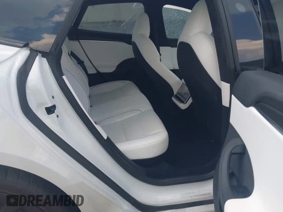 ✅ 2023 Tesla Model S Plaid • VIN: 5YJSA1E63PF521945 • Lot: 43248046. Listed on IAAI with 26,327 mi. Free auction sales archive from the USA and detailed vehicle history report at DreamBid. Image 8.