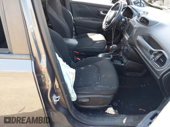 ✅ 2018 Jeep Renegade Latitude • VIN: ZACCJBBB6JPG73732 • Lot: 42549052. Wystawiony na IAAI z przebiegiem 65 388 mil. Bezpłatny archiwum sprzedaży aukcyjnych z USA i szczegółowy raport historii pojazdu na DreamBid. Zdjęcie 5.