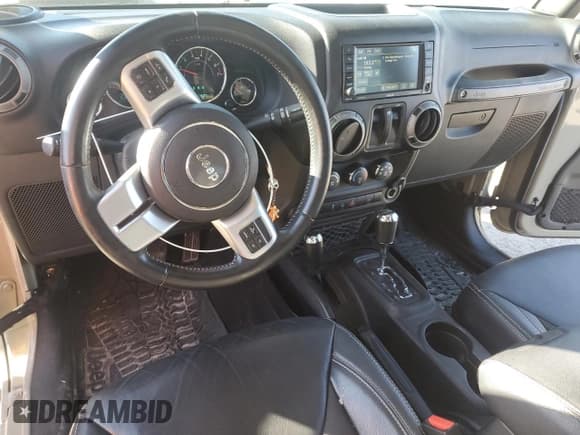 ✅ 2017 Jeep Wrangler Freedom • VIN: 1C4AJWAG6HL584933 • Lot: 90308855. Wystawiony na Copart z przebiegiem 116 790 mil. Bezpłatny archiwum sprzedaży aukcyjnych z USA i szczegółowy raport historii pojazdu na DreamBid. Zdjęcie 8.