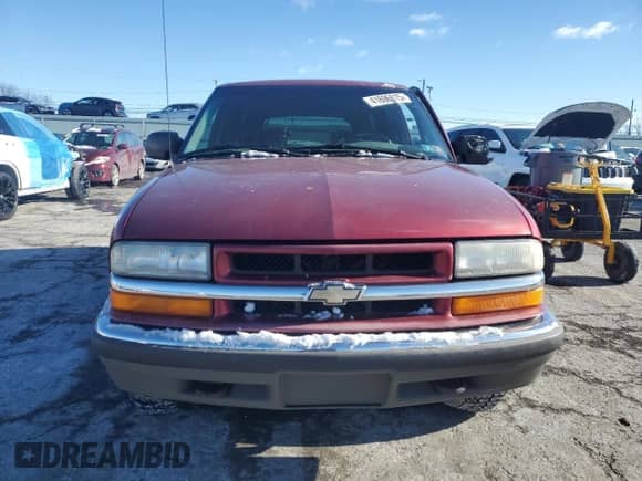 2000 Chevrolet Blazer LT z VIN 1GNDT13W8Y2241861, wystawiony jako Copart lot #41696815 z przebiegiem 128 073 mil mil oraz Szkoda całkowita • Salvage title. Historia ofert i sprzedaży dostępna na DreamBid. Obrazek 5.