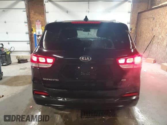 ✅ 2016 Kia Sorento LX • VIN: 5XYPGDA35GG016418 • Lot: 92092155. Listed on Copart with 168,625 mi. Free auction sales archive from the USA and detailed vehicle history report at DreamBid. Image 6.