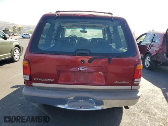 ✅ 2001 Ford Explorer • VIN: 1FMDU64P21UB11722 • Лот: 57425525. Опубликован ранее на Copart с пробегом 116 938 миль. Бесплатный доступ к архиву аукционных продаж из США и подробный отчёт об истории автомобиля на DreamBid. Изображение 6.