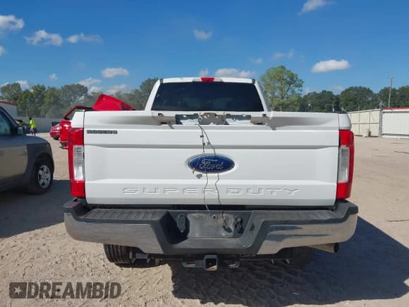 ✅ 2019 Ford F-250 XL • VIN: 1FT7W2B60KEC50435 • Lot: 43463450. Wystawiony na IAAI z przebiegiem 272 092 mil. Bezpłatny archiwum sprzedaży aukcyjnych z USA i szczegółowy raport historii pojazdu na DreamBid. Zdjęcie 16.