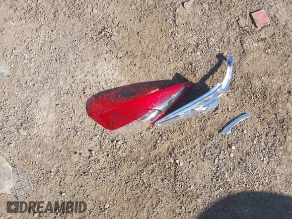 ✅ 2015 Toyota Camry SE • VIN: 4T1BF1FKXFU047572 • Lot: 43652798. Wystawiony na IAAI z przebiegiem 135 102 mil. Bezpłatny archiwum sprzedaży aukcyjnych z USA i szczegółowy raport historii pojazdu na DreamBid. Zdjęcie 12.