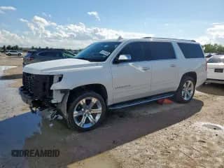 2020 Chevrolet Suburban Premier z VIN 1GNSKJKC3LR131673, wystawiony jako Copart lot #82157835 z przebiegiem 53 118 mil mil oraz Szkoda całkowita • Salvage title. Historia ofert i sprzedaży dostępna na DreamBid. Obrazek 1.