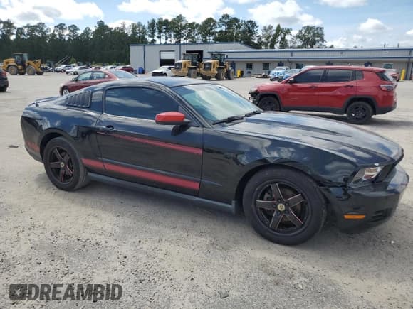 ✅ 2010 Ford Mustang V6 • VIN: 1ZVBP8AN0A5134117 • Lot: 80562895. Wystawiony na Copart z przebiegiem 167 658 mil. Bezpłatny archiwum sprzedaży aukcyjnych z USA i szczegółowy raport historii pojazdu na DreamBid. Zdjęcie 4.