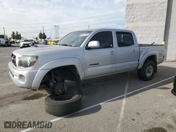✅ 2011 Toyota Tacoma PreRunner • VIN: 3TMJU4GN4BM113743 • Лот: 85414705. Опубликован ранее на Copart с пробегом 134 057 миль. Бесплатный доступ к архиву аукционных продаж из США и подробный отчёт об истории автомобиля на DreamBid. Изображение 1.