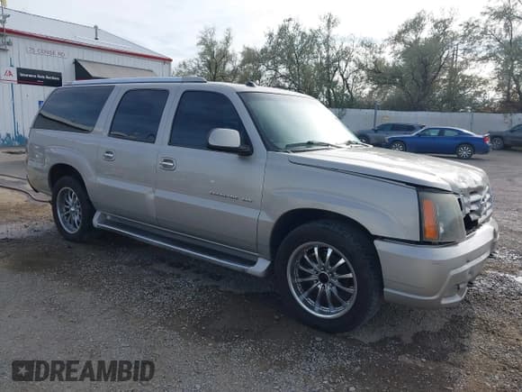 ✅ 2004 Cadillac Escalade ESV • VIN: 3GYFK66N74G263012 • Лот: 40350934. Опубликован ранее на IAAI с пробегом 259 563 миль. Бесплатный доступ к архиву аукционных продаж из США и подробный отчёт об истории автомобиля на DreamBid. Изображение 1.