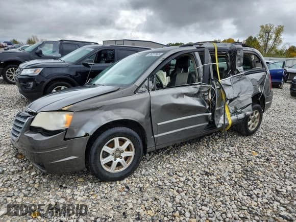 ✅ 2010 Chrysler Town & Country Touring Plus • VIN: 2A4RR8D10AR392915 • Lot: 86227995. Wystawiony na Copart z przebiegiem Nie podano. Bezpłatny archiwum sprzedaży aukcyjnych z USA i szczegółowy raport historii pojazdu na DreamBid. Zdjęcie 1.