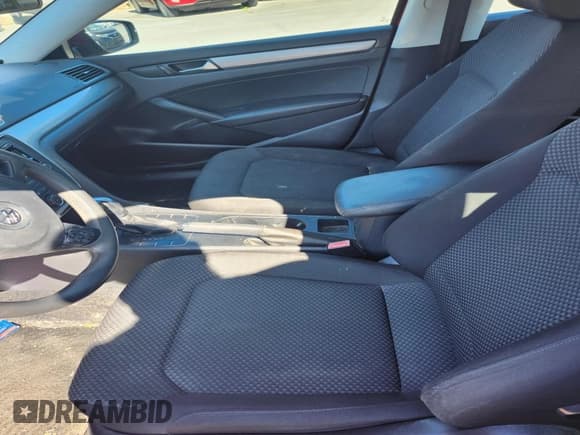 ✅ 2015 Volkswagen Passat S • VIN: 1VWAT7A38FC052929 • Lot: 41736981. Listed on IAAI with 87,464 mi. Free auction sales archive from the USA and detailed vehicle history report at DreamBid. Image 5.