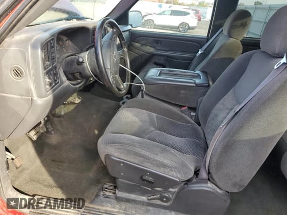 ✅ 2005 Chevrolet Silverado 2500HD LS • VIN: 1GCHK29U75E314382 • Lot: 90525575. Wystawiony na Copart z przebiegiem 97 526 mil. Bezpłatny archiwum sprzedaży aukcyjnych z USA i szczegółowy raport historii pojazdu na DreamBid. Zdjęcie 7.